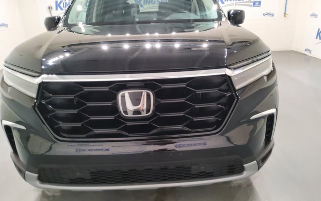 Used 2023 Honda Pilot Touring image 11