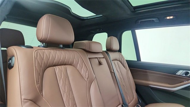 Used 2025 BMW X7 M60i image 26
