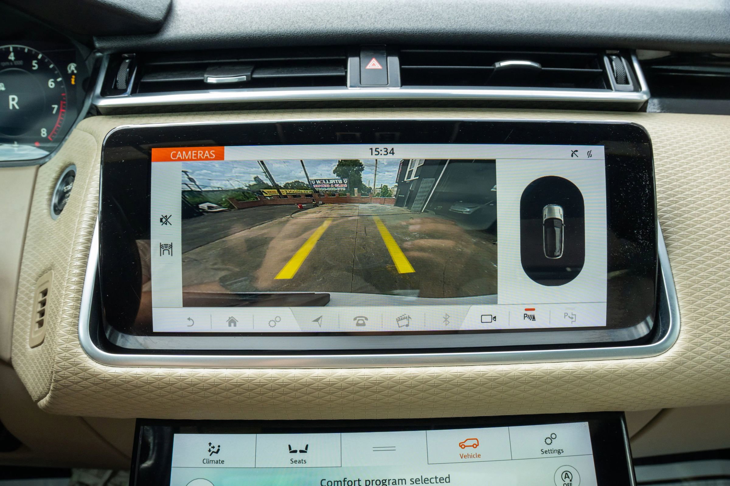 Used 2019 Land Rover Range Rover Velar R-Dynamic SE image 13
