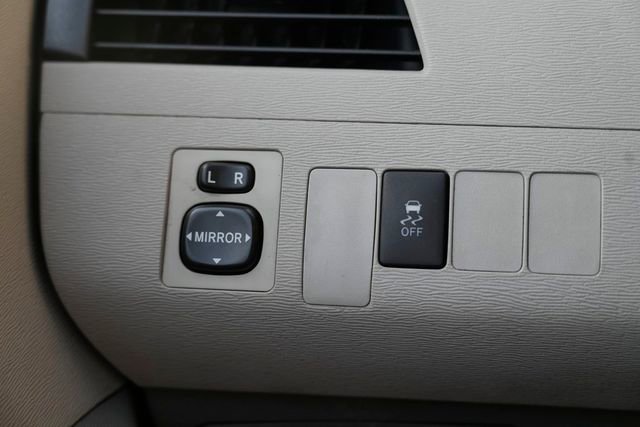 Used 2011 Toyota Sienna image 40