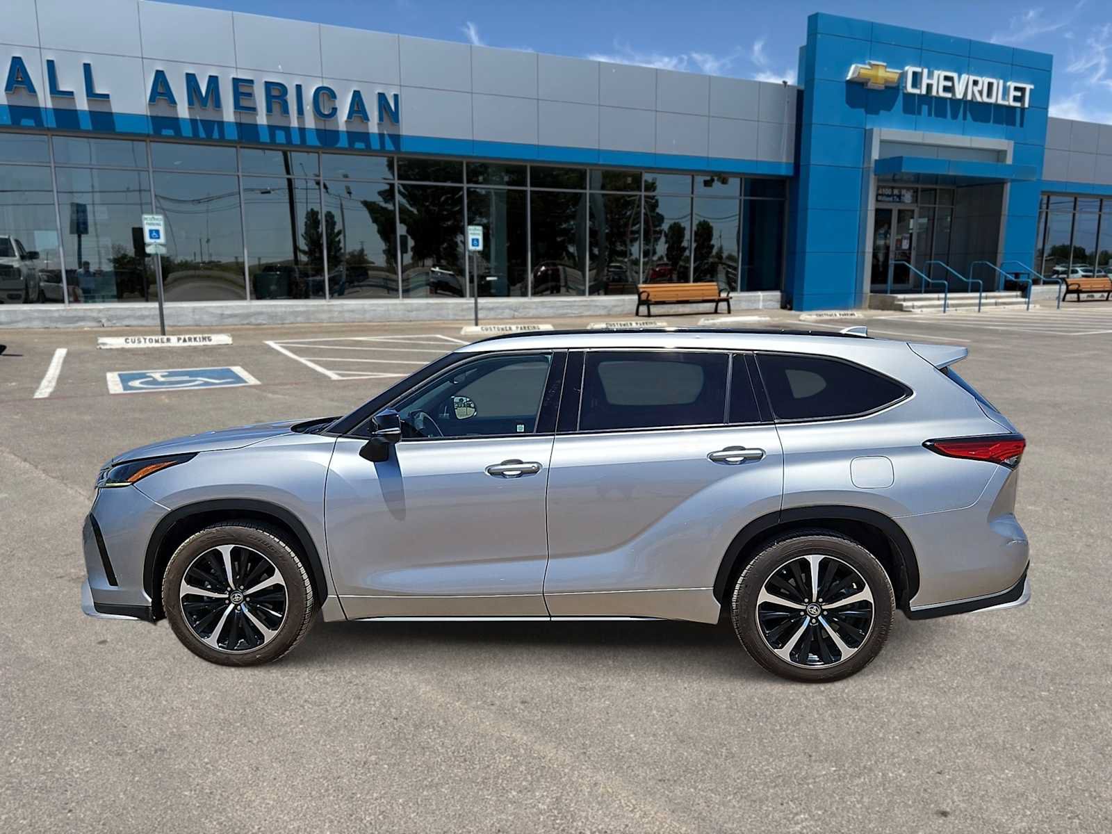 Used 2022 Toyota Highlander XSE FWD image 5