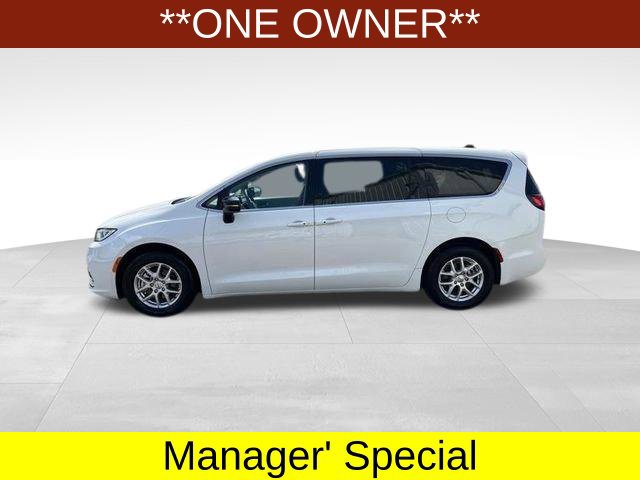Used 2024 Chrysler Pacifica Touring-L FWD image 4