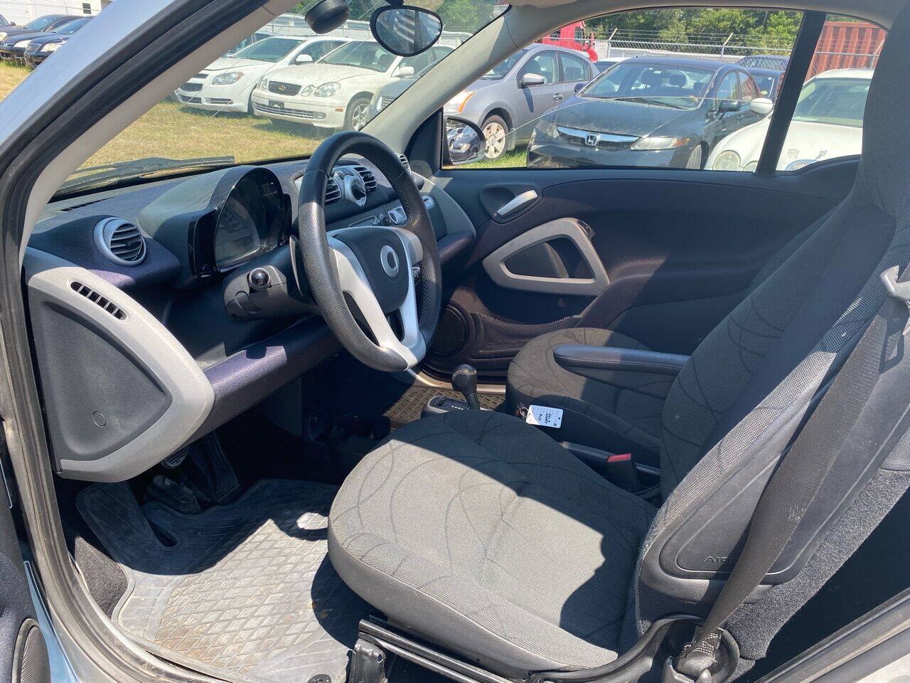 Used 2013 smart fortwo passion RWD image 8