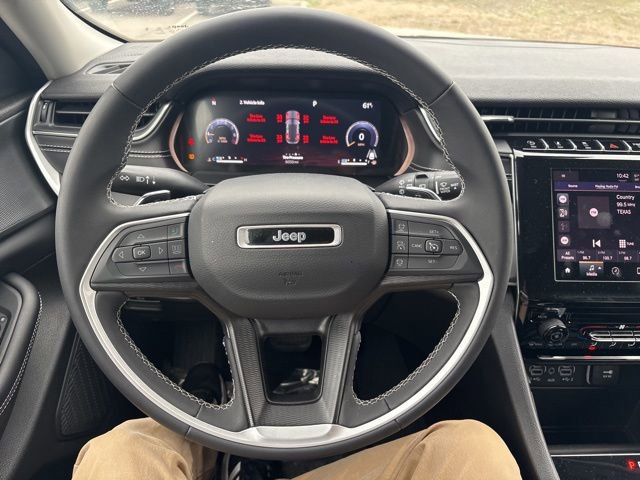 Used 2024 Jeep Grand Cherokee Laredo X image 28