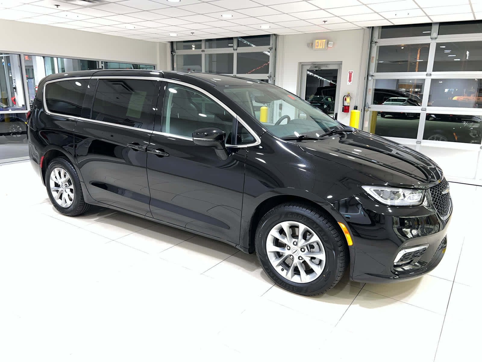 Used 2024 Chrysler Pacifica Touring-L