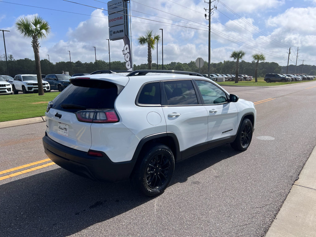 Certified 2023 Jeep Cherokee Altitude Lux AWD/4WD image 2