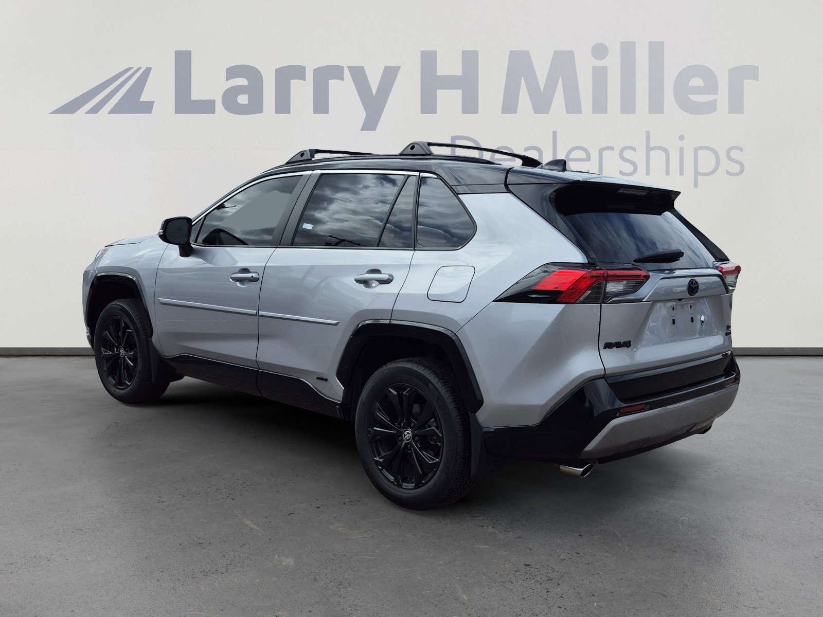 Used 2022 Toyota RAV4 XSE AWD/4WD image 3