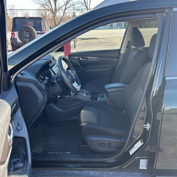 Used 2020 Nissan Rogue SV w/ Premium Package image 10