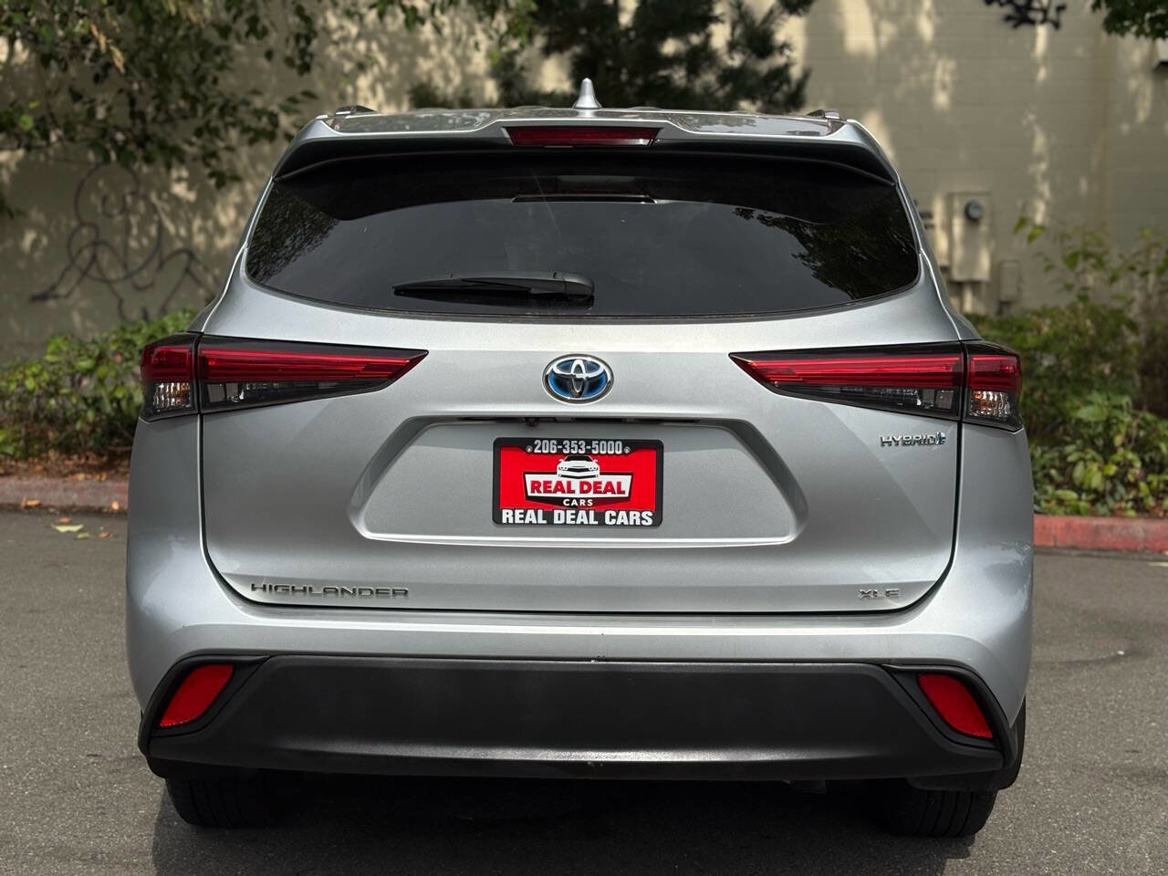 Used 2021 Toyota Highlander XLE image 4