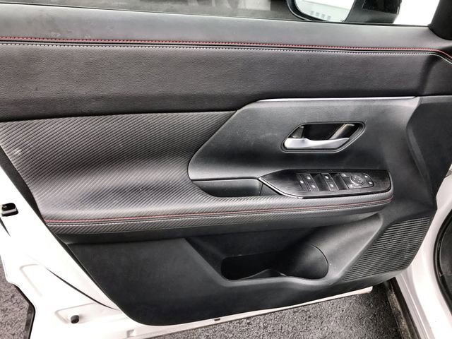 Certified 2025 Nissan Kicks SR image 13