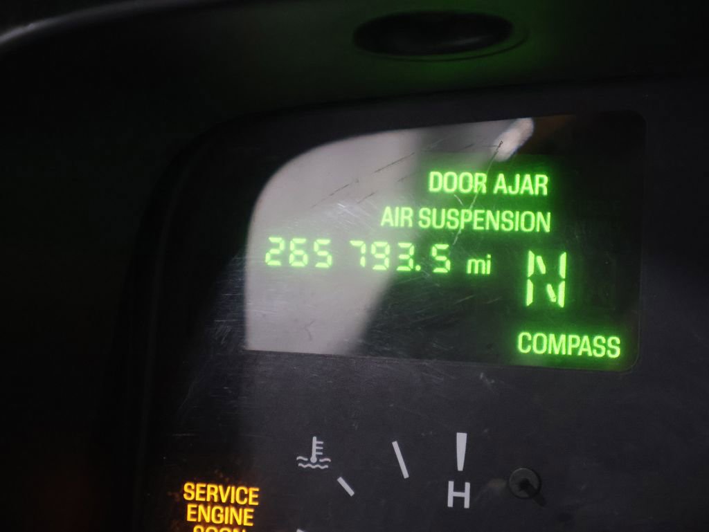 Used 2000 Lincoln Town Car Cartier image 32