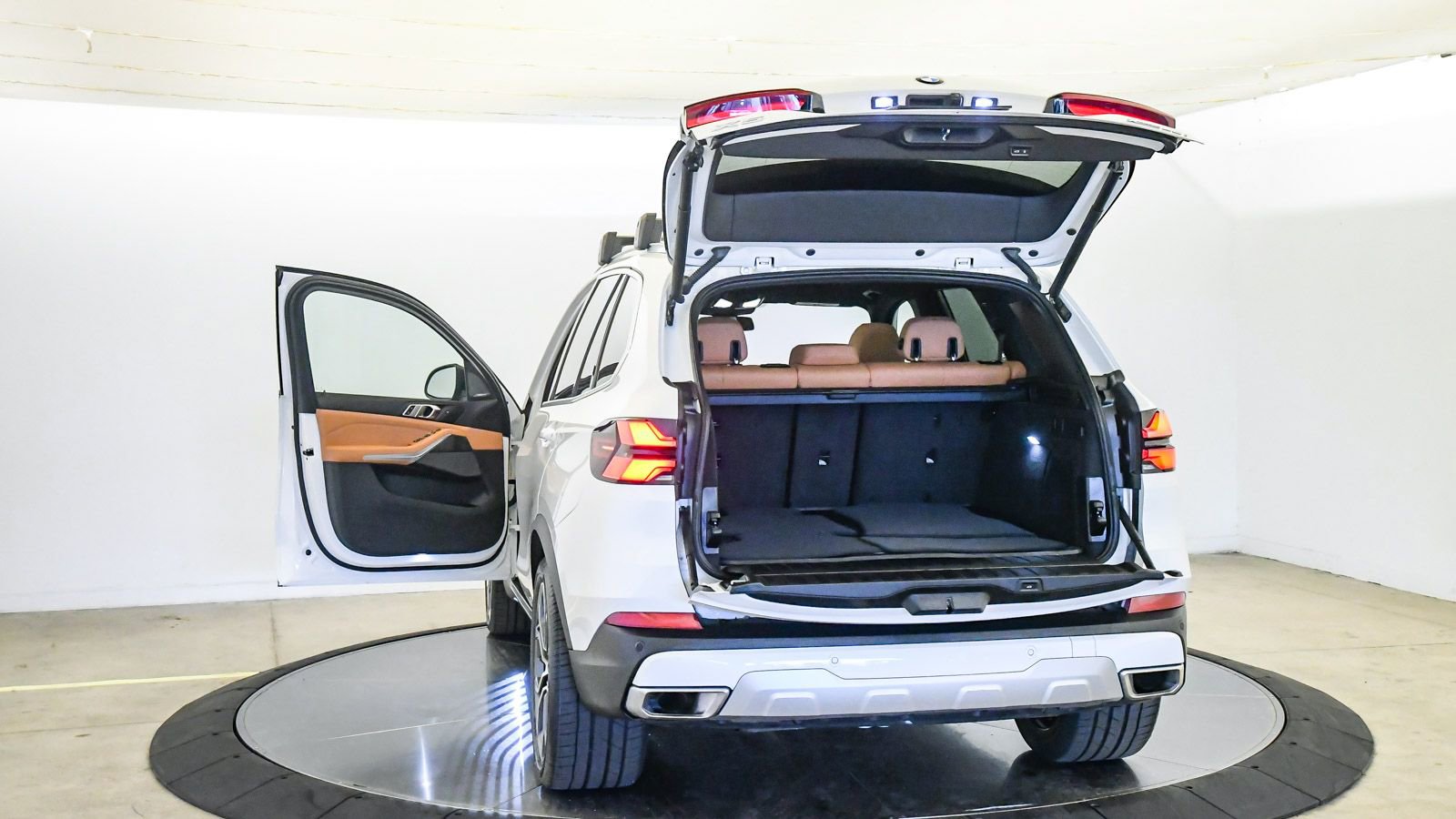 Certified 2024 BMW X5 xDrive40i w/ Premium Package AWD/4WD image 26