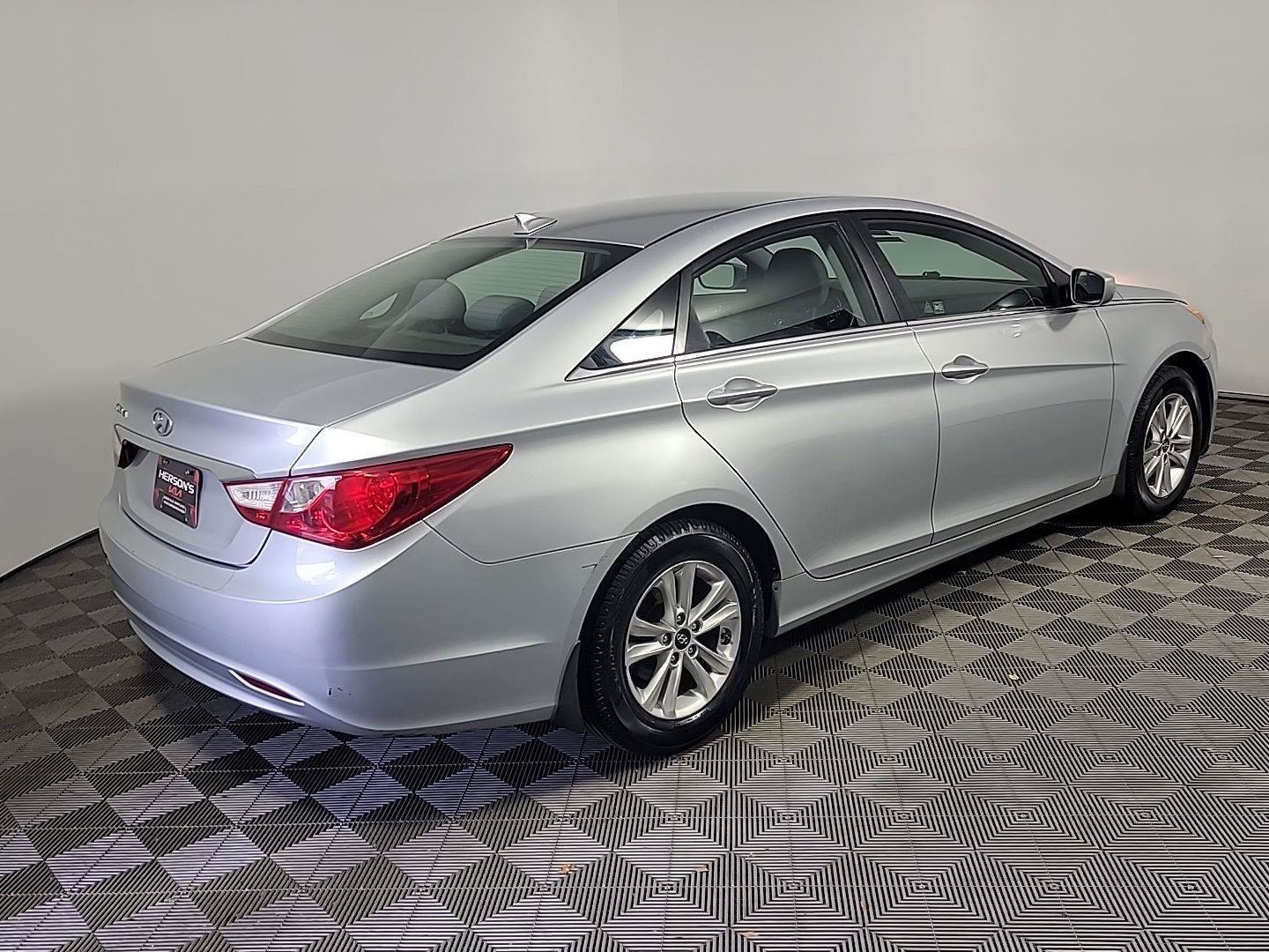 Used 2013 Hyundai Sonata GLS w/ Popular Equipment Pkg FWD image 4