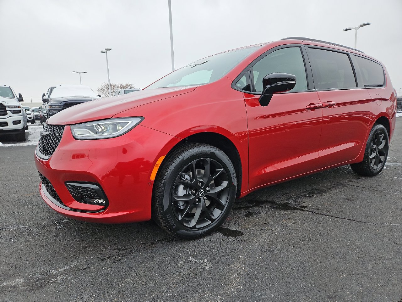 New 2026 Chrysler Pacifica Select w/ S Appearance Package AWD/4WD image 3