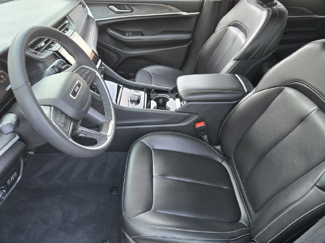 Certified 2023 Jeep Grand Cherokee Limited AWD/4WD image 14