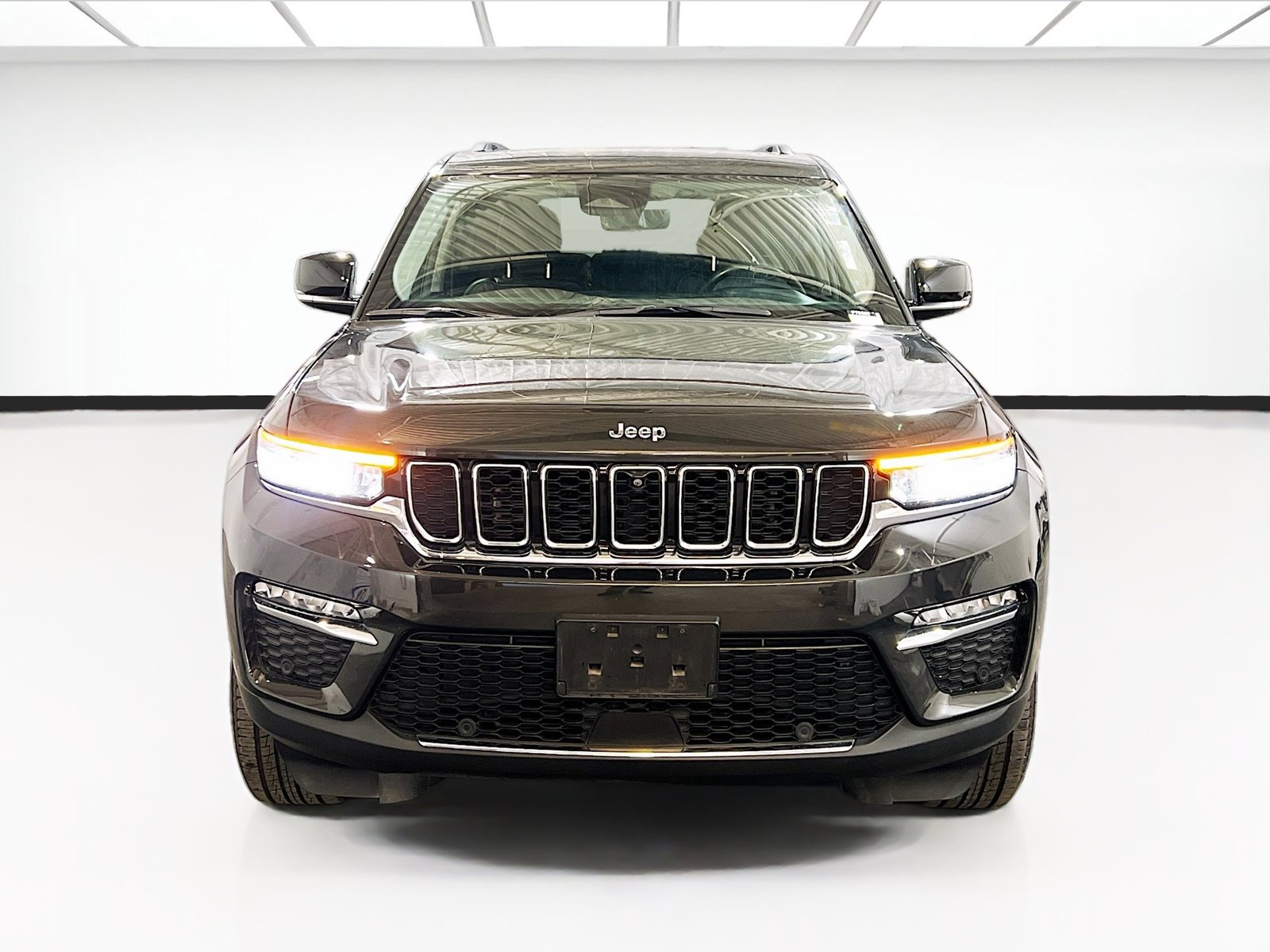 Used 2023 Jeep Grand Cherokee 4WD 4xe w/ Luxury Tech Group II image 2