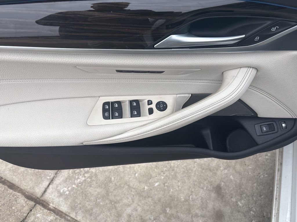 Used 2021 BMW 530e w/ Executive Package image 10