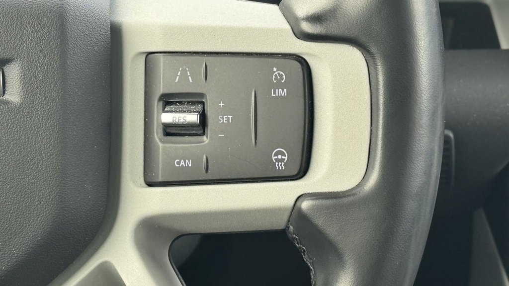 Used 2023 Land Rover Defender 130 SE image 15