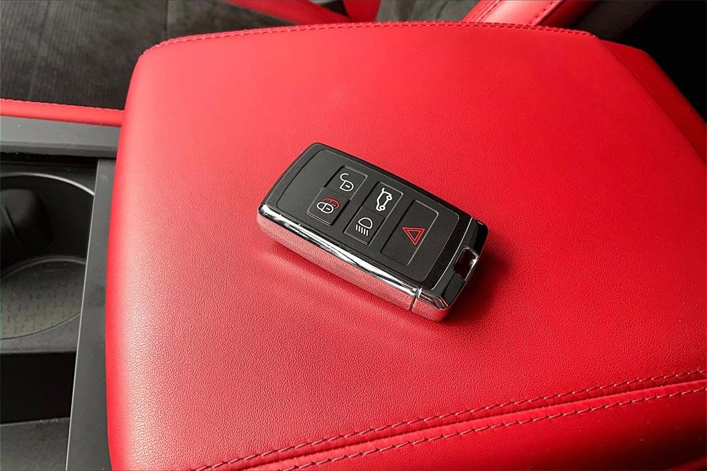 Used 2024 Jaguar F-PACE SVR image 10