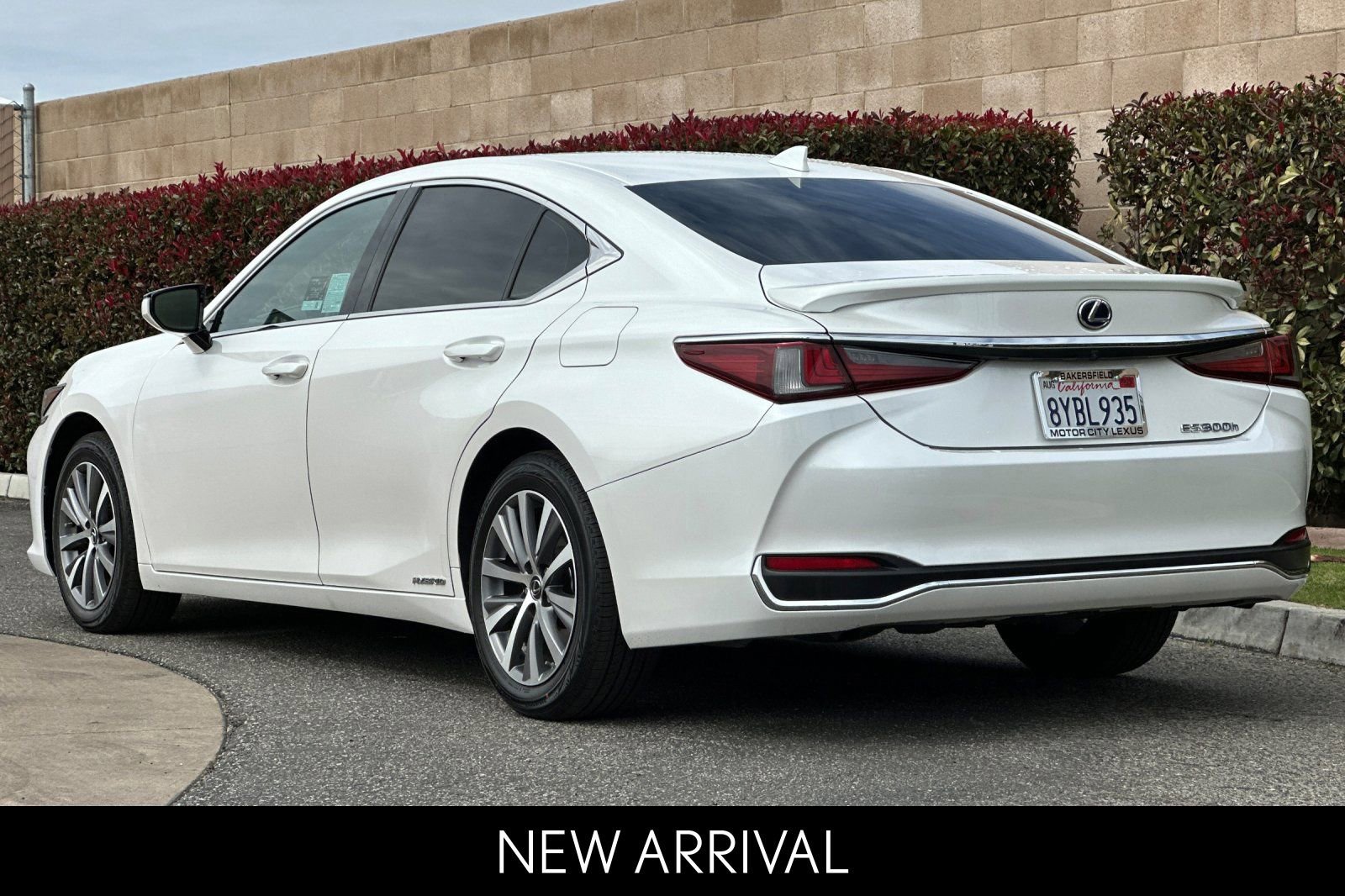Certified 2021 Lexus ES 300h image 6