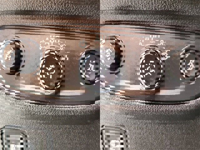 Used 2024 GMC Terrain SLT image 9