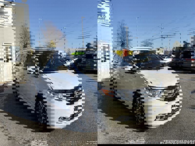Used 2016 Honda Odyssey Touring Elite image 3