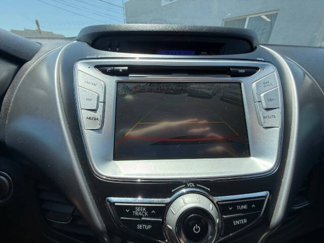 Used 2012 Hyundai Elantra Limited w/ Technology Pkg 5 FWD image 18