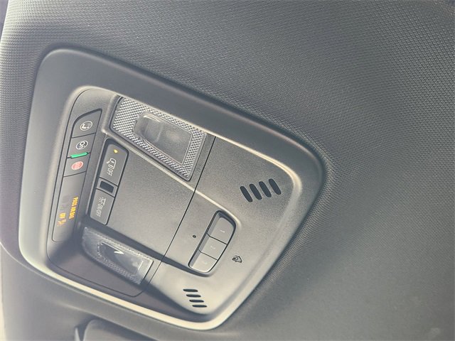 Used 2023 Chevrolet Traverse LT image 25