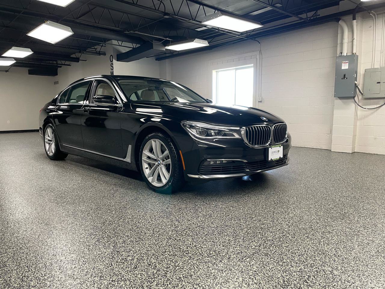 Used 2018 BMW 750i xDrive AWD/4WD image 4
