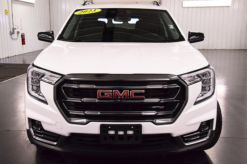 Used 2023 GMC Terrain AT4 w/ LPO, Floor Liner Package AWD/4WD image 2