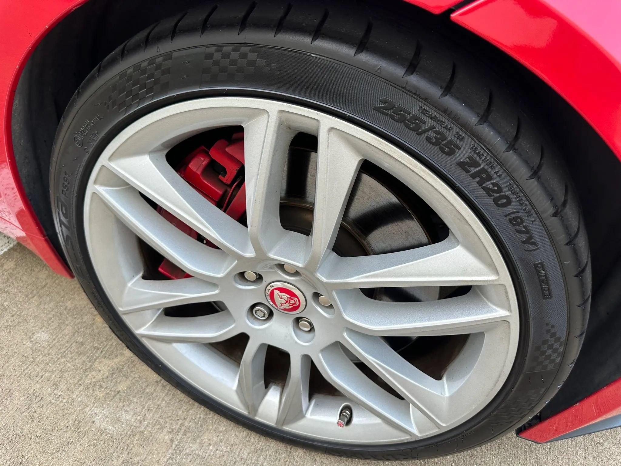 Used 2015 Jaguar F-TYPE R RWD image 6