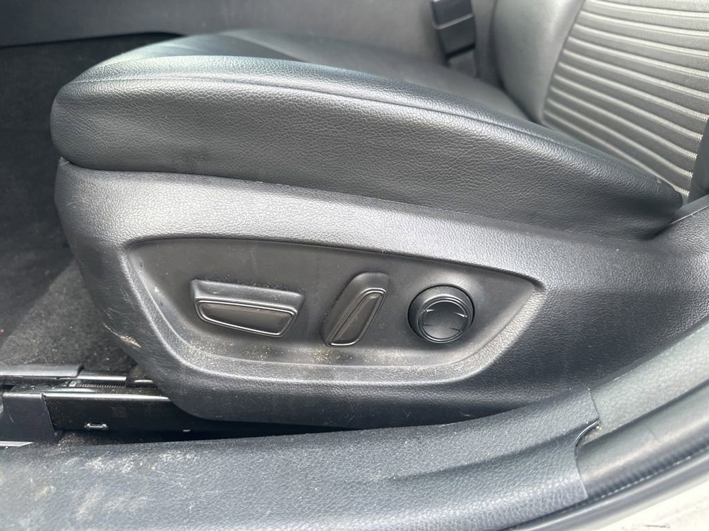 Used 2022 Toyota Camry SE FWD image 17