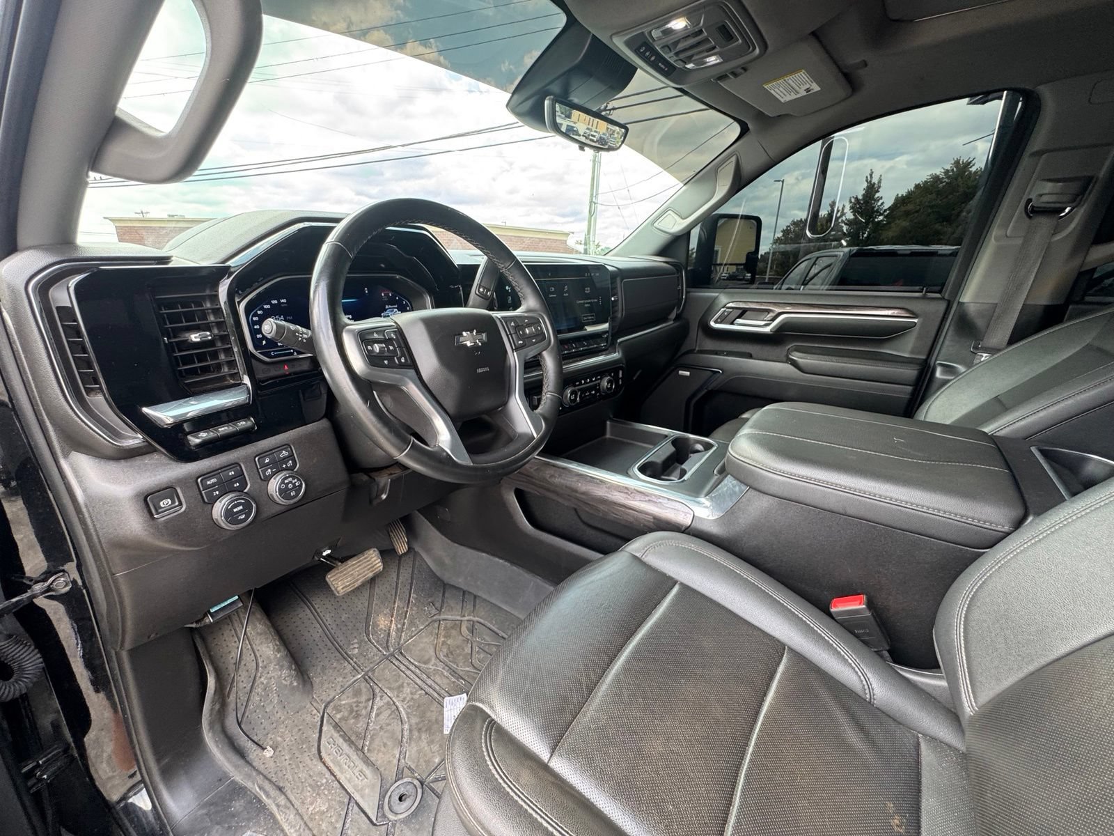 Used 2024 Chevrolet Silverado 2500 LTZ w/ LTZ Plus Package AWD/4WD image 21
