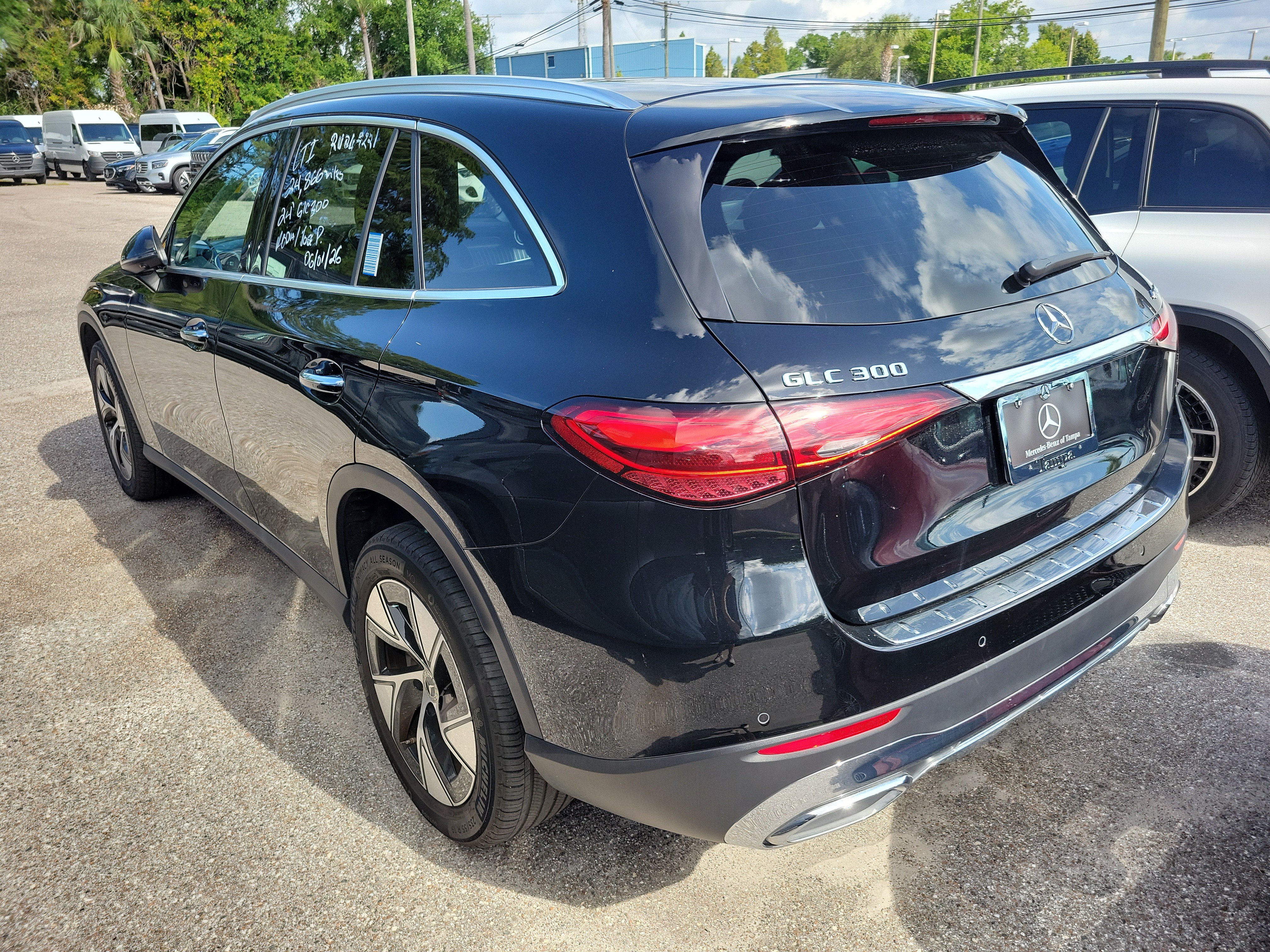 Used 2024 Mercedes-Benz GLC 300 4MATIC image 4