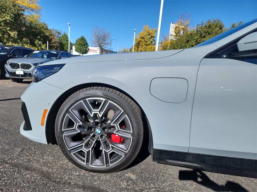 New 2026 BMW 550e xDrive w/ Premium Package image 8