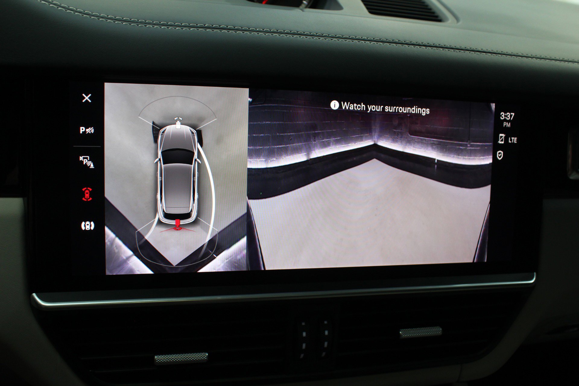 Used 2023 Porsche Cayenne Platinum Edition image 74