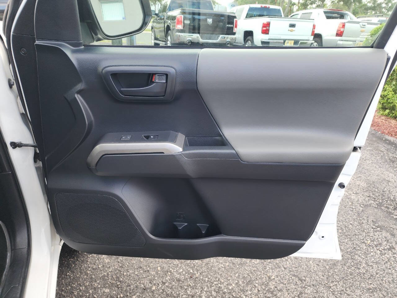 Used 2016 Toyota Tacoma SR5 image 34