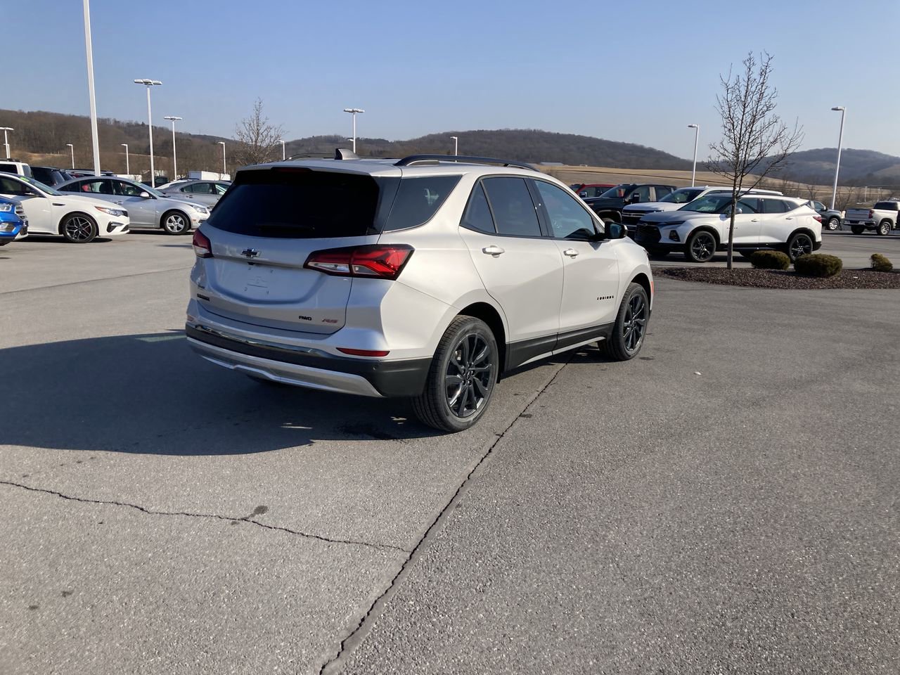 Used 2022 Chevrolet Equinox RS w/ LPO, Floor Liner Package AWD/4WD image 7
