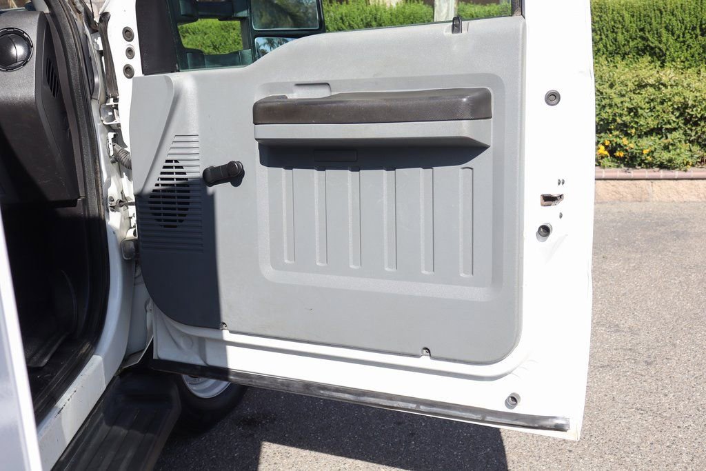 Used 2016 Ford F550 2WD Regular Cab Super Duty image 35