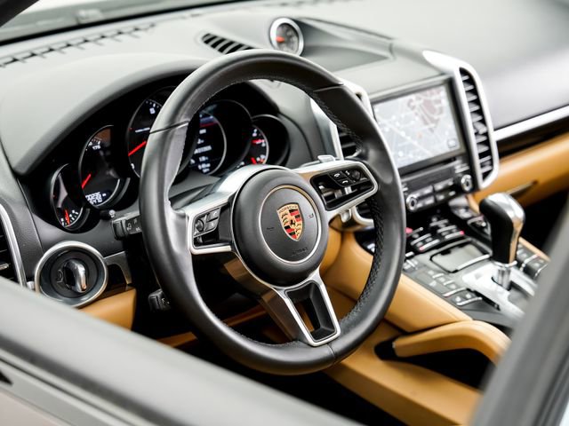 Used 2017 Porsche Cayenne Platinum Edition AWD/4WD image 9