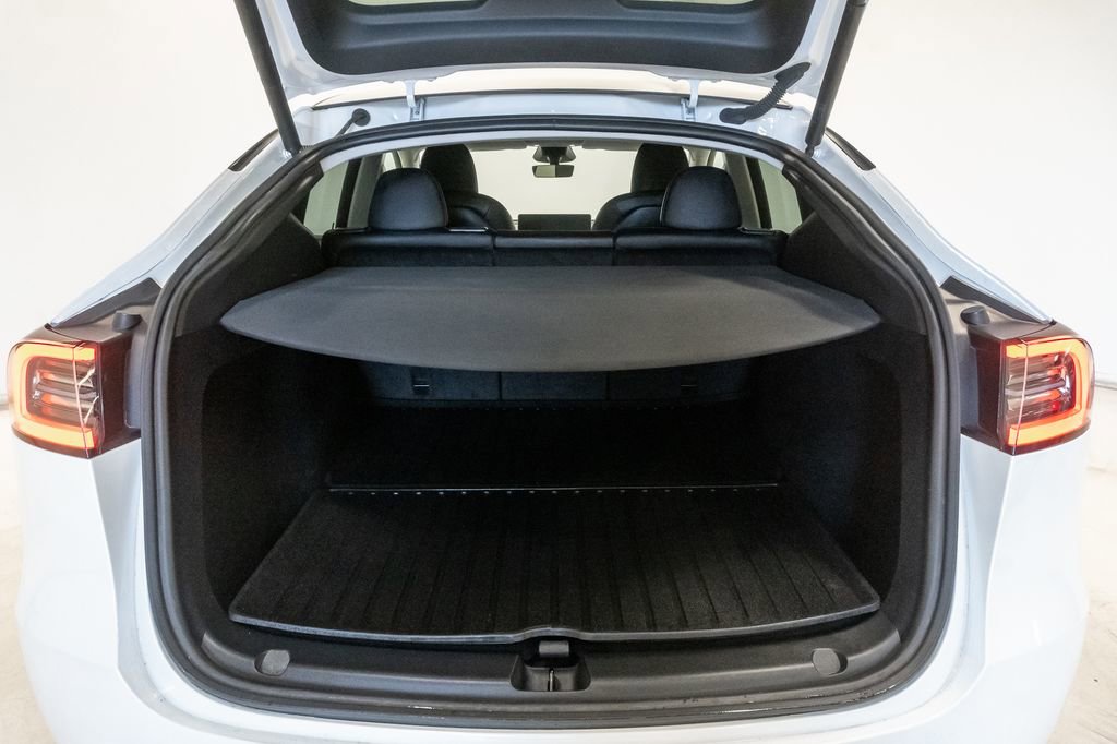 Used 2023 Tesla Model Y Long Range AWD/4WD image 28
