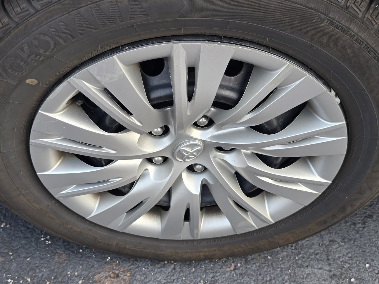 Used 2014 Toyota Camry LE FWD image 9