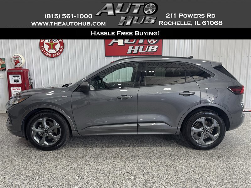 Used 2023 Ford Escape ST-Line w/ Tech Pack #1 FWD image 1
