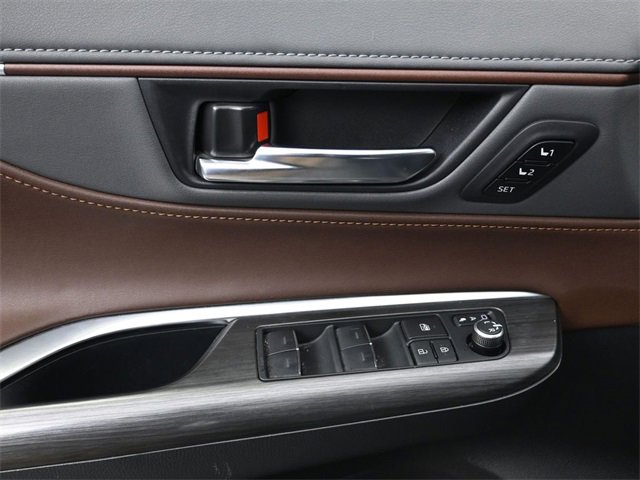 Used 2022 Toyota Venza Limited w/ Advanced Technology Package image 22