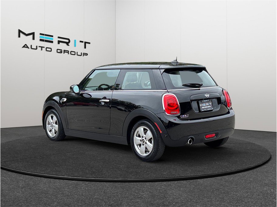 Used 2021 MINI Cooper 2-Door Hardtop FWD image 7