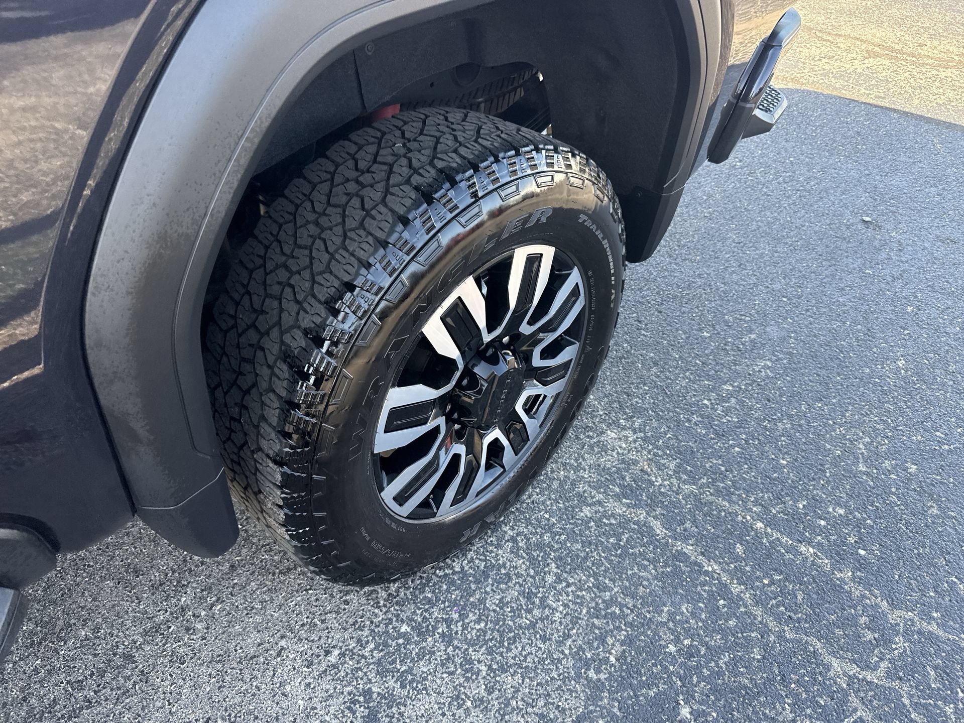 Certified 2025 GMC Sierra 2500 Denali Ultimate AWD/4WD image 40