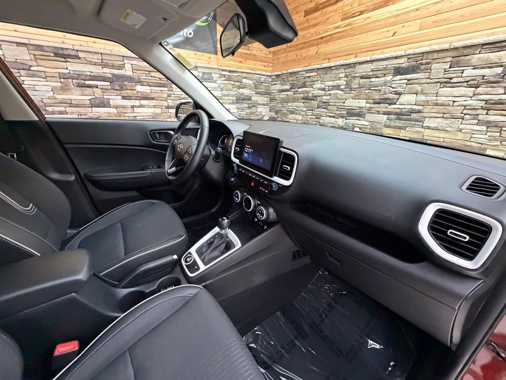 Used 2024 Hyundai Venue Limited FWD image 13