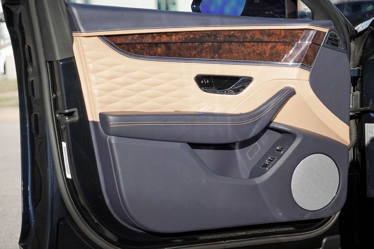 Certified 2023 Bentley Flying Spur W12 image 30