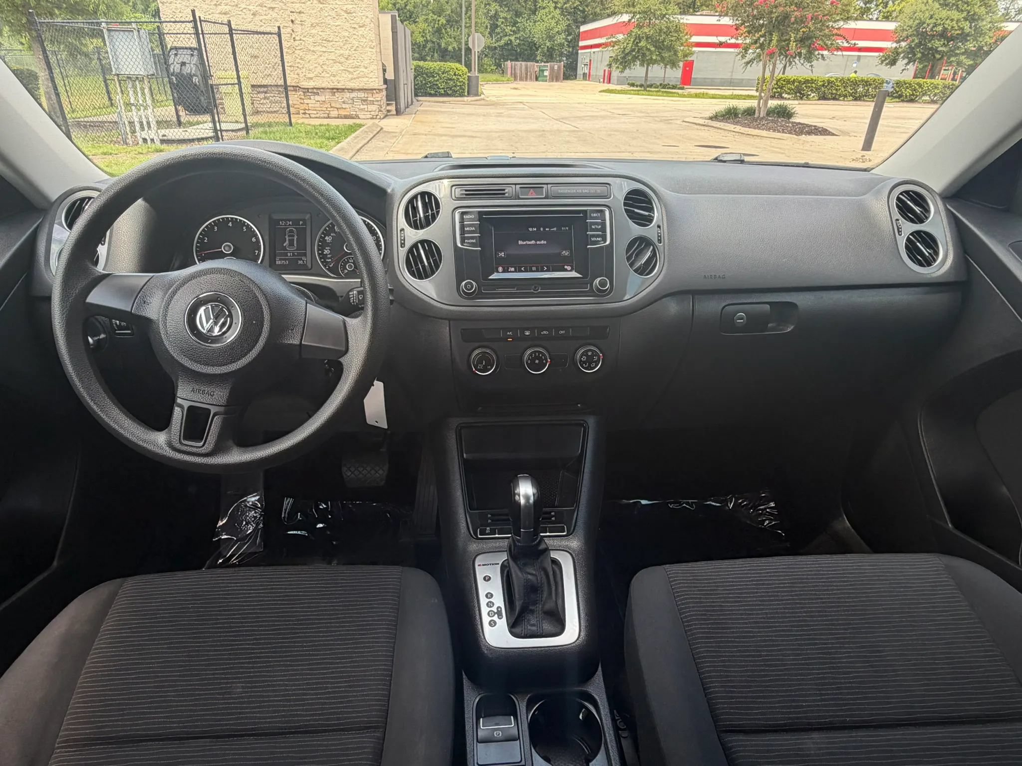 Used 2017 Volkswagen Tiguan Limited w/ Alloy Wheels Package AWD/4WD image 10