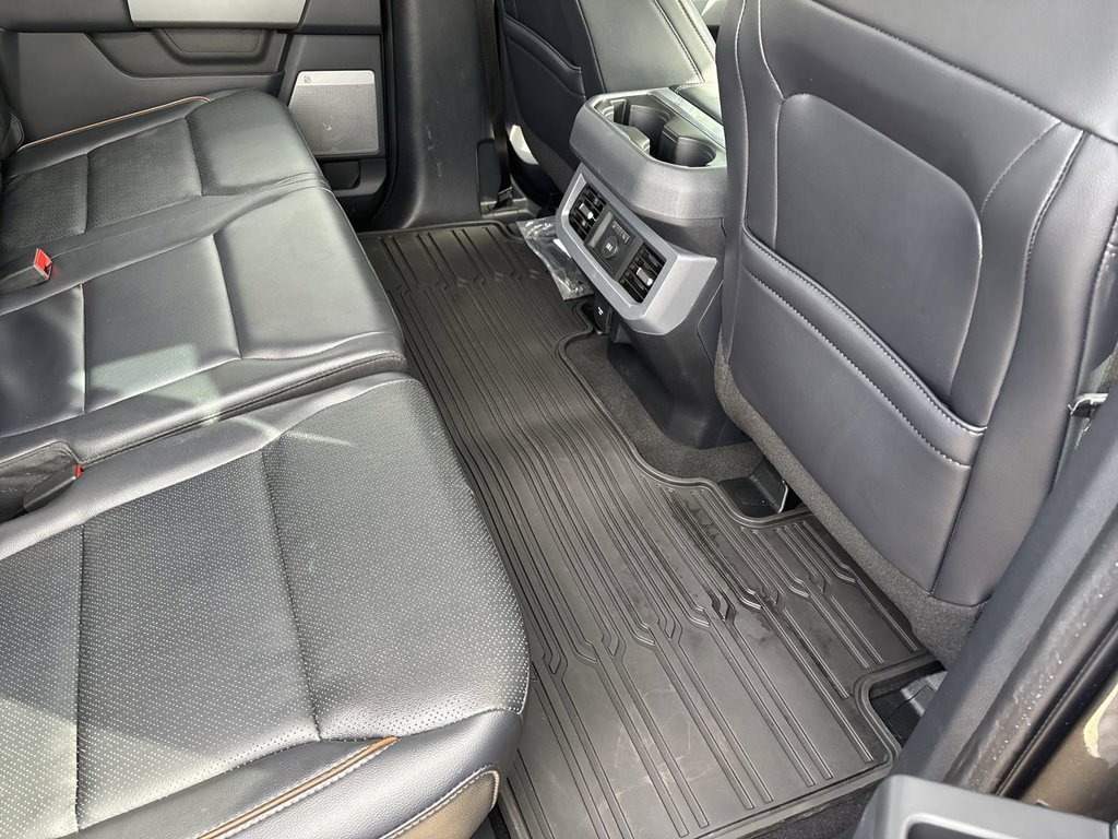 Used 2025 Ford F250 Lariat w/ Lariat Ultimate Package AWD/4WD image 39